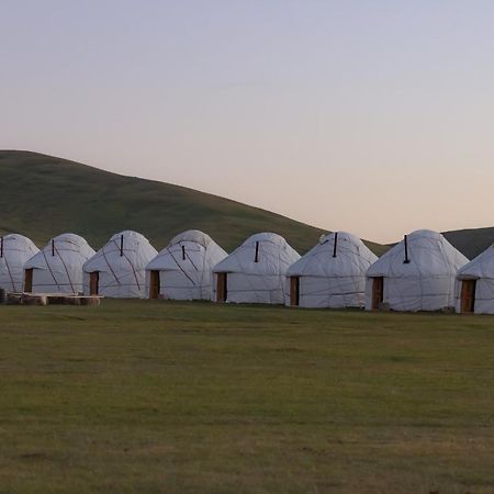 Yurt Camp "Sary-Bulun" At Song-Kul Lake, Naryn Exterior foto