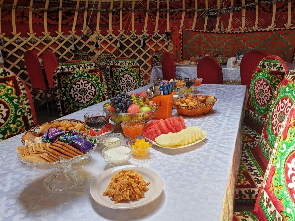 Yurt Camp "Sary-Bulun" At Song-Kul Lake, Naryn Exterior foto