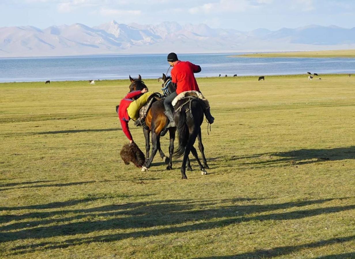 Yurt Camp "Sary-Bulun" At Song-Kul Lake, Naryn Exterior foto