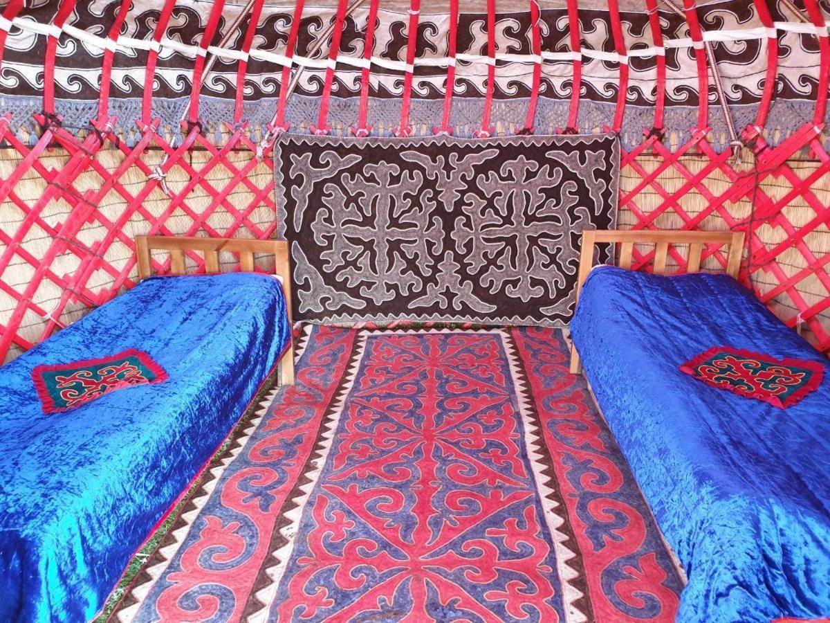 Yurt Camp "Sary-Bulun" At Song-Kul Lake, Naryn Exterior foto