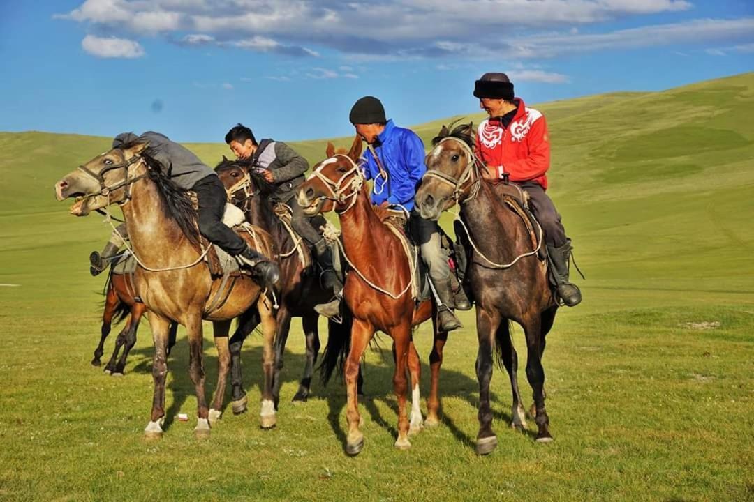 Yurt Camp "Sary-Bulun" At Song-Kul Lake, Naryn Exterior foto