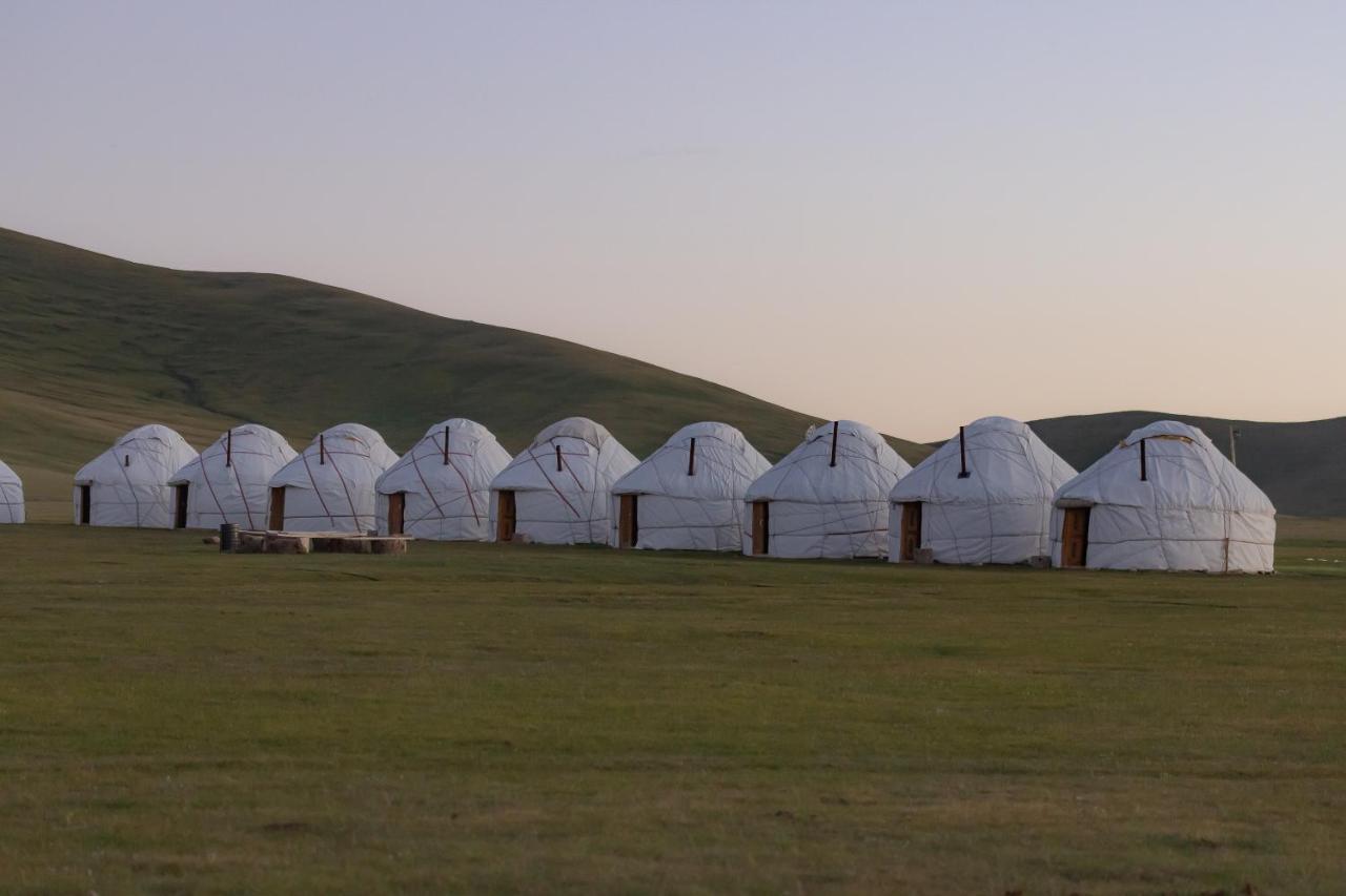 Yurt Camp "Sary-Bulun" At Song-Kul Lake, Naryn Exterior foto